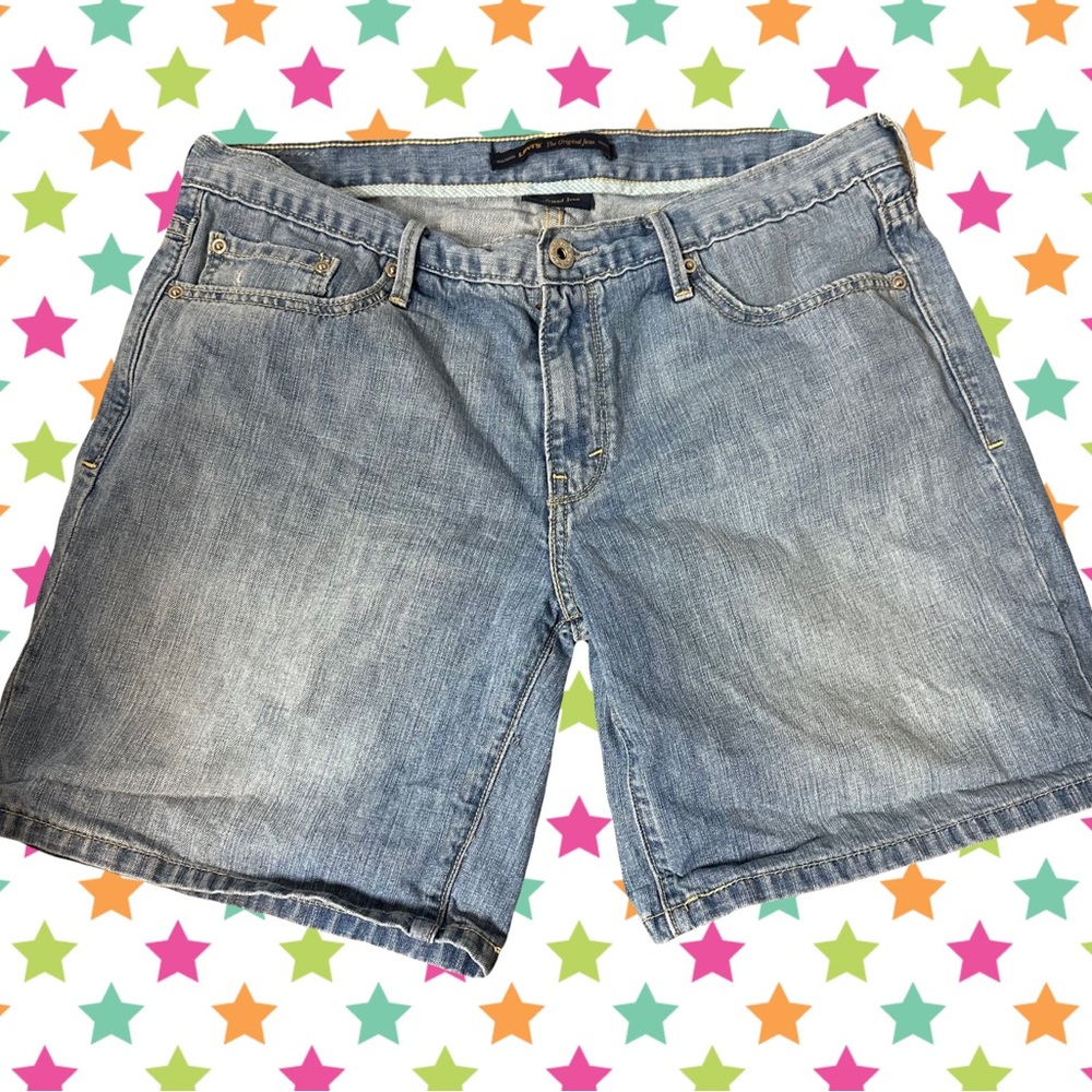 Vintage Levi high waisted light washed women shorts size 12